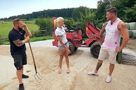 Derzeit scheint es pferdewirtin denise und zeitsoldat sascha (29) auf dem hof gutzugehen. Bauer Sucht Frau Denise Rechnet Mit Till Ab Null Interesse Gala De