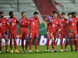 Wir haben in der ersten halbzeit konzentriert gespielt, konstatierte er. Hansi Flick Supports Marc Roca After Penalty Miss In Bayern Munich S Dfb Pokal Loss To Holstein Kiel Bavarian Football Works