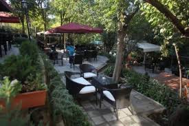 A tea garden is a garden where tea and light refreshments are served, a tea plantation, or any garden with which the drinking of tea is associated. Turkiye Nin Populer 10 Cay Bahcesi Mekan Com