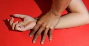 Gadis 16 tahun di hsu viral dijejaring media sosial setelah diketahu bahwa dirinya menjadi korban rudak paksa secara bergilir dari 17 pelaku para pemuda. Gadis Berusia 15 Tahun Digilir Sepuluh Pria The Jambi Times