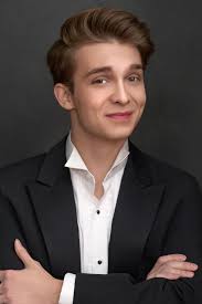 From Rags to Riches: Pet Shop Cinderella (Mini-série télévisée 2025– )