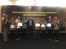 • aal dan anak perusahaannya, pt eka dura perdana, mengakuisisi pt mitra barito gemilang, perusahaan perkebunan karet, sehingga luas perkebunan aal menjadi 1.700 hektar 2015 ut mengakuisisi 50,1% saham pt acset indonusa tbk, perusahaan konstruksi umum Grup Astra Agro Kembali Raih Ispo Astra Agro Lestari