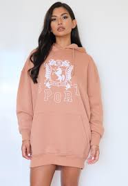 Klicka här för mer info om plus tiger wide rib oversized jumper dress från boohoo. Tall Camel Sport Oversized Graphic Sweater Dress Missguided