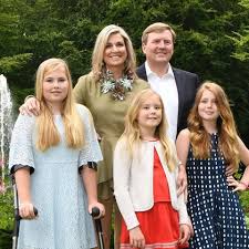The current position of prinses amalia is in north sea with coordinates 51.90947°. Prinzessin Ariane Sie Geht Im Sommer Aufs Gymnasium Gala De