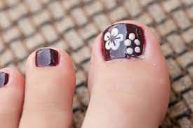 Flowers, and dots, and glitter, oh my! How To Paint Flowers On Toes Infarrantly Creative