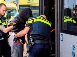 Migranten in container belden politie na aanslaan koelmotor | Rotterdam | AD.nl