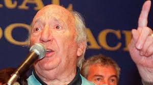 Aquellos años del Loro, Perón y las Seis Dos