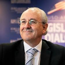 Der präsident der sozialdemokratischen partei (psd), rui rio, stellte am freitag das wahlprogramm vor und versprach sparmaßnahmen, . Santo Tirso Com Rui Rio Community Facebook