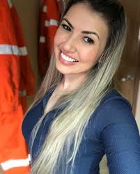 Caroline Alvarez (@Carolin59031112)