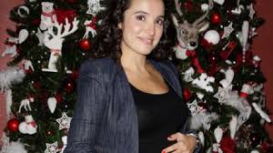 Elle n'a pas l'habitude d'être seule ainsi, n'hésitez donc pas à venir lui faire un coucou, tous les vendredis et samedis à 20h à la nouvelle seine !! Isabelle Vitari Nos Chers Voisins Son Mec A Eu Peur Qu Elle Craque Pour Son Partenaire Voici