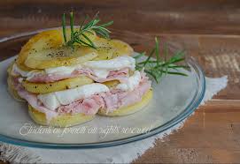 Per fare una omelette perfetta in 10 minuti ci vuole un po' di pratica. Parmigiana Fredda Di Patate Prosciutto E Mozzarella Ricetta Estiva