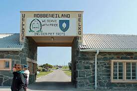 Robben island is an island in table bay, 6.9 kilometres west of the coast of bloubergstrand, north of cape town, south africa. Kapstadt Robben Island Sirenen Heuler