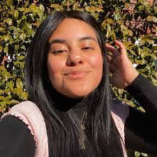 Holly Harford's Instagram, Twitter & Facebook