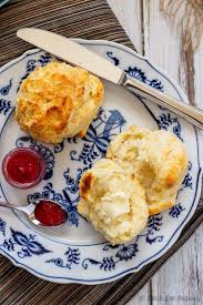 Biscuit Recipe Without Baking Powder Quick Easy Biscuits Mix 2 C Flour 3 Tsp Baking Powder 1 2 Tsp Baking Soda 1 2 Tsp Salt In Separate Bowl Add 1 Baking Soda Biscuits Biscuit Recipe Drop Biscuits
