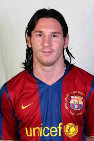 Gol pertama yang dia cetak. Messi Pbsb1395