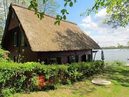 rotes reetdachhaus schweriner see in bad kleinen objekt nr 21026 ferienhaus am see deutschland schweriner see ferienhaus am see