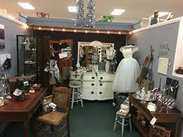Check Out This Great Booth At The Antique Trove In Roseville California Home Home Decor Roseville