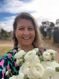 ELISE + RANUNCULUS Elise Mullan, Dudinin WA A thread is just a simple  thread. It never seems like anything significant. That is, until it is  threaded through a needle, then woven, over