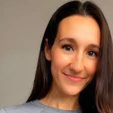 Gina Landrum's Instagram, Twitter & Facebook