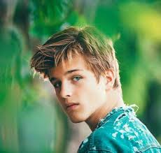 Vous cherchez quoi offrir à un garçon de 9 ans ? 26 Meilleures Idees Sur Mec Bg De 15 Ans Mec Bg Mecs Mignons Beaux Mecs