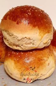 Idéal pour la préparation d'hamburgers et de veggie burgers. Buns Au Levain Naturel Recettes Au Levain Levain Recette Buns