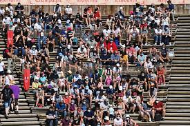 À compter du 9 juin, nombreux sont les parcs à thème qui vont rouvrir leurs portes en. En Vendee Le Puy Du Fou Rallume La Magie Devant De Nombreux Spectateurs Revivez Notre Direct