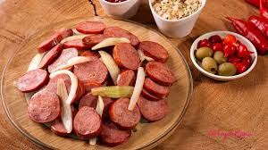 Linguiça calabresa acebolada na airfryer