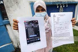 Teks laporan hasil observasi adalah teks yang memuat suatu klasifikasi berdasarkan kriteria tertentu yang bersifat global atau universal. Wartawan Malaysia Gazette Terima Gangguan Seksual Buat Laporan Polis