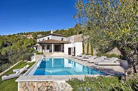 Legerer Luxus Der Von Der Geraumigen Villa In Puerto De Andratx Spanien Ausgeht Luxus Villa Andratx Mallorca Villen