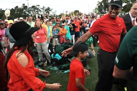Lindsey vonn helps tiger woods tote the kids' things on their way into a palm beach elementary school. The Beautiful Moment Tiger Woods Kids Didn T Know They Would Have