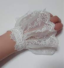 s ホワイトレースのシンプルお袖留め ホワイトレース レース 手首