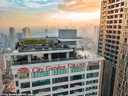 Christine dacera, una joven azafata de 23 años de philippines airlines, fue encontrada muerta el 1 de enero en la bañera de un hotel, presuntamente violada y asesinada. Jge4eupdfv Qbm