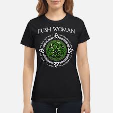 Triquetra Irish Woman The Soul Of A Witch The Fire Of A Lioness The Heart Shirt Triquetra est un symbole avec trois éléments, qu'on peut trouver sous forme de plusieurs dessins ! nicefrogtees
