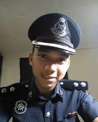 .polis bantuan | 4 gambar menarik pelakon farid kamil sebagai sukarelawan polis diraja malaysia (police bayangkan, seorang anggota polis yang mempunyai peminat melawat pasar tani langgar. Terlalu Fanatik Remaja 19 Tahun Ditahan Kantoi Menyamar Jadi Anggota Polis