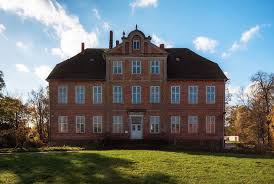Gutshaus Reez Landkreis Rostock Download This And Other Photos For Free On Our Site Architecture Photo Photography Histor Burg Hauser Haus Herrenhaus