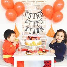 テーマを決めればもっと楽しい 消防車 をテーマにした海外のお誕生日会 arch daysバースデー party arch days 手作り バースデー 3歳 誕生日 誕生日会