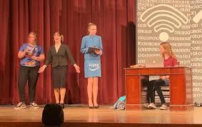 I went online because taylor called me, because there was this whole breakup drama, which honestly would have affect my science project had i not A Play On Digital Distraction Earns Central Middle School First Place In One Act Theater Competition Eden Prairie Education Swnewsmedia Com