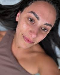 Elizabeth Manzi's Instagram, Twitter & Facebook