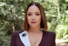 Andreea marin is on facebook. Andreea Marin Revine Pe Tv Cu O NouÄƒ Emisiune Alistmagazine