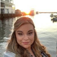 Diana Moniz's Instagram, Twitter & Facebook