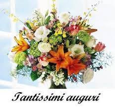 Tantissimi Auguri Con Bellissimi Fiori Buon Compleanno Biglietti Di Buon Compleanno Immagini Di Buon Compleanno