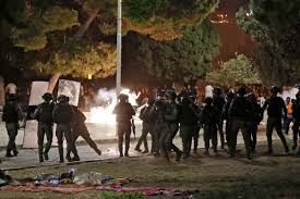 More than 200 palestinians were injured as israeli forces fired rubber bullets, tear gas and stun grenades at hundreds of palestinians. Zsjcw1uonhtwgm