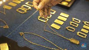 Mengutip laman pegadaian, harga emas hari ini, rabu (19/5/2021) untuk logam mulia antam ukuran 1 gram di pegadaian mencapai rp 990.000. Hello Harga Emas Antam Bakal Ke Rp 1 8 Juta Gram Mau Beli