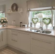 Curtains Topiaries White Kitchen Cuisine Moderne Decoration Cuisine Cuisines Maison