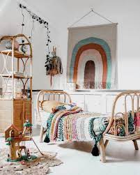 Une Decoration Arc En Ciel Dans La Chambre Des Enfants Shake My Blog Boho Kids Room Kids Rooms Inspo Kid Room Decor