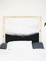 Copritestiera imbottito con comodi laccetti per un facile inserimento nell'asta. 1001 Idee Per Testiera Letto Fai Da Te Con Tutorial