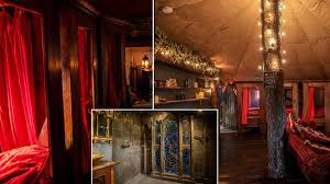 Whether you're gryffindor, ravenclaw, hufflepuff or slytherin, there's a piece of hogwarts for you and your home at emp. Harry Potter Fans Can Now Stay In A Gryffindor Themed Cottage For 50 Heart