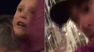 Här räddar pappan sonen från mardrömmen i berg- och dalbanan