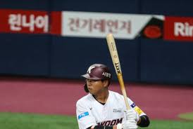 그의 부친은 송진우 전 한화 이글스 투수코치다. Ibkakqr33jnwxm