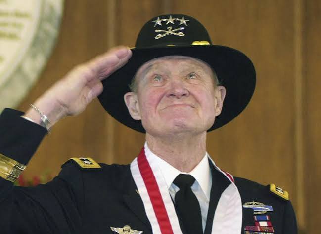 Lt. Gen. Hal Moore, portrayed by Mel Gibson in 'We Were Soldiers', dies at  94 - Los Angeles Times